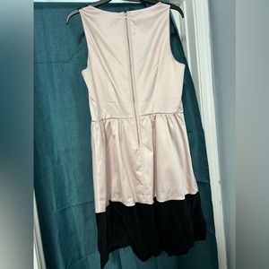 Limited dress with pockets